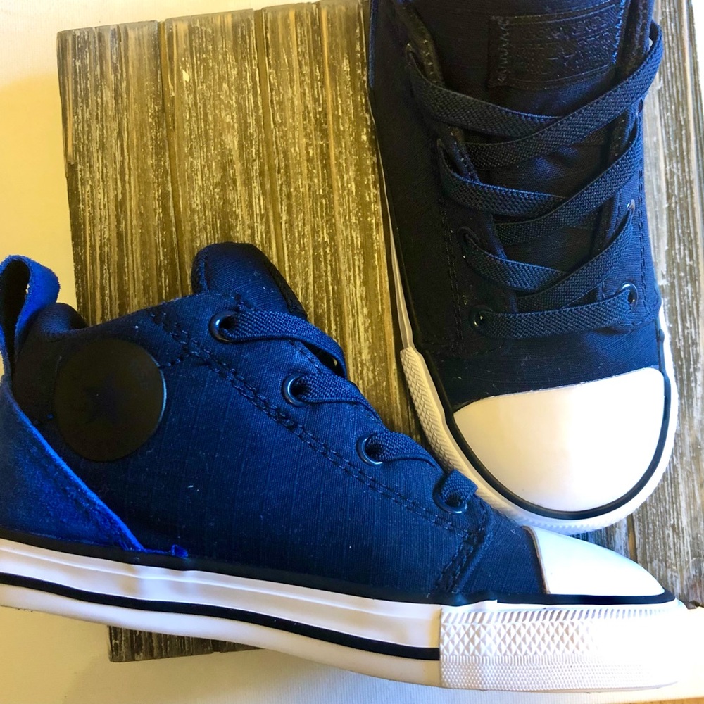Convers All-Star Chuck Taylor’s High-top Toddler Shoes